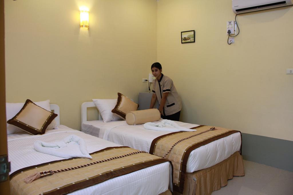 Hotel Thirisan 2*